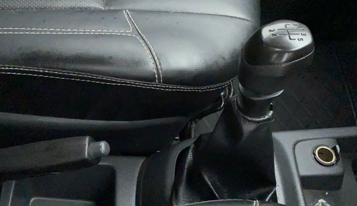 2016 Renault Kwid RXT 0.8 (O), Petrol, Manual, 53,219 km, Gear Lever