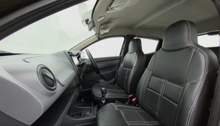 2016 Renault Kwid RXT 0.8 (O), Petrol, Manual, 53,219 km, Right Side Front Door Cabin