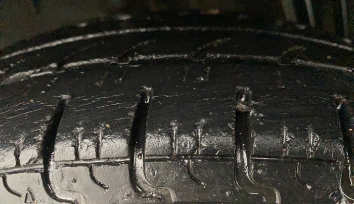 2016 Renault Kwid RXT 0.8 (O), Petrol, Manual, 53,219 km, Right Rear Tyre Tread