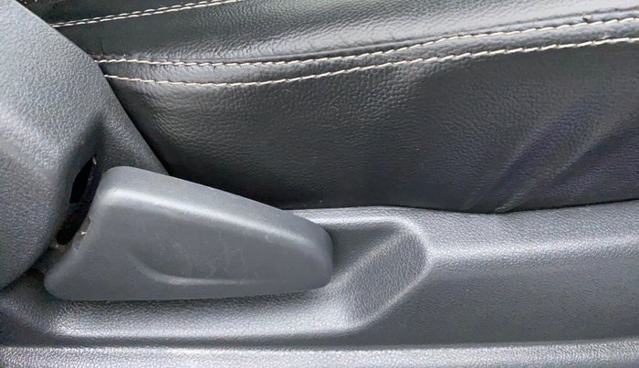 2016 Renault Kwid RXT 0.8 (O), Petrol, Manual, 53,219 km, Driver Side Adjustment Panel