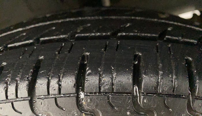 2016 Renault Kwid RXT 0.8 (O), Petrol, Manual, 53,219 km, Left Rear Tyre Tread