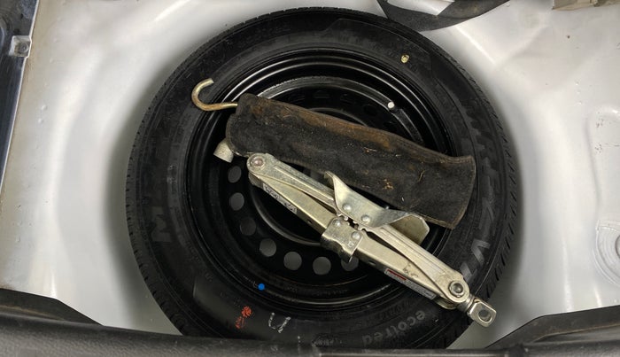 2014 Maruti Swift VXI, Petrol, Manual, 83,723 km, Spare Tyre