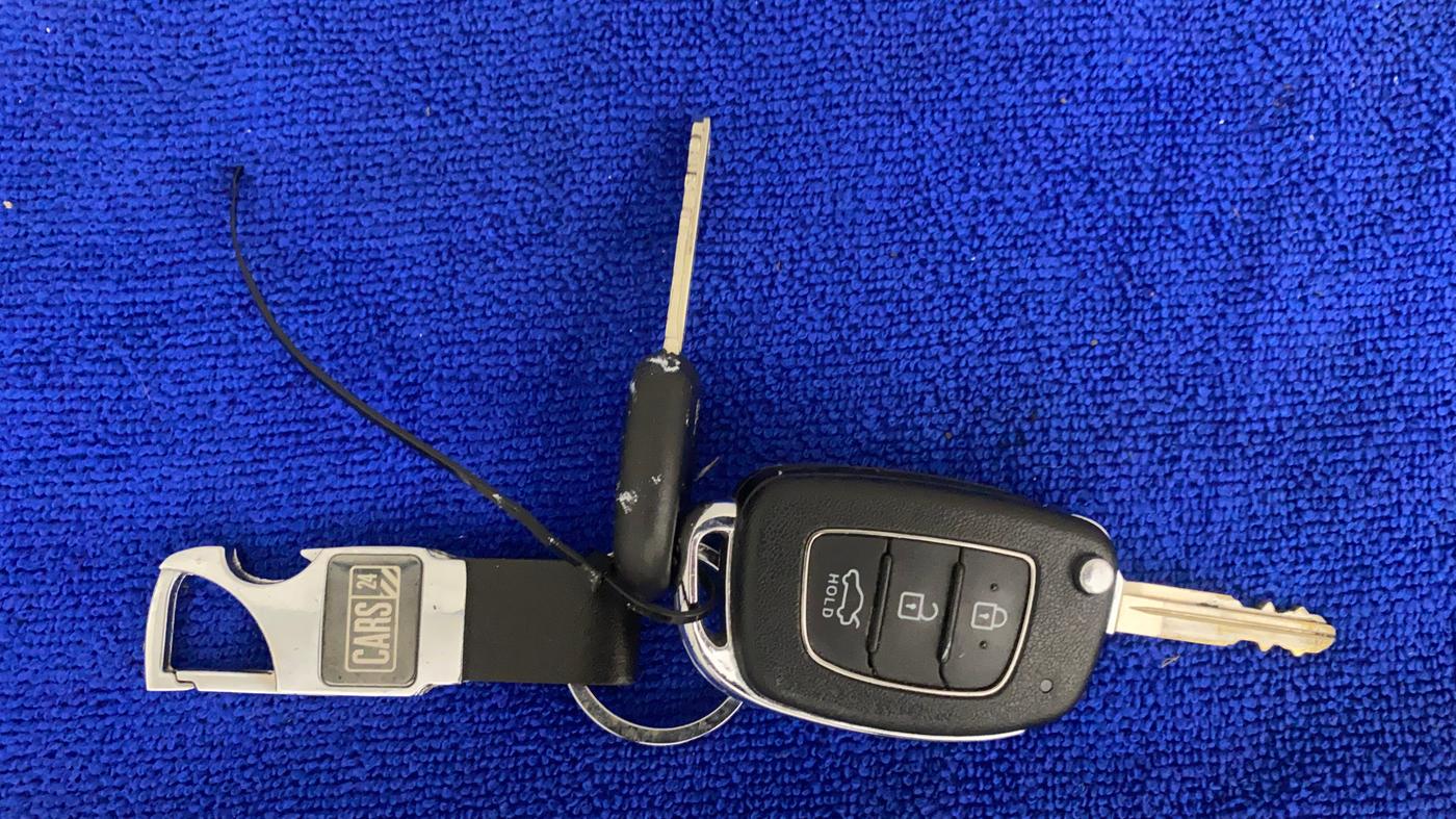 2021 Hyundai AURA S 1.2 CNG, CNG, Manual, 16,343 km, Key Close Up