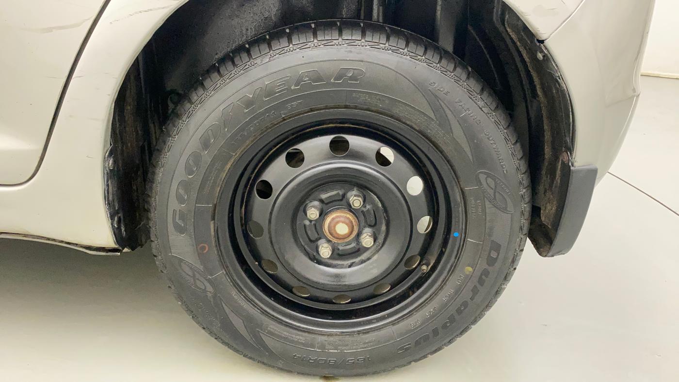 2011 Maruti Swift VXI, Petrol, Manual, 47,946 km, Left Rear Wheel
