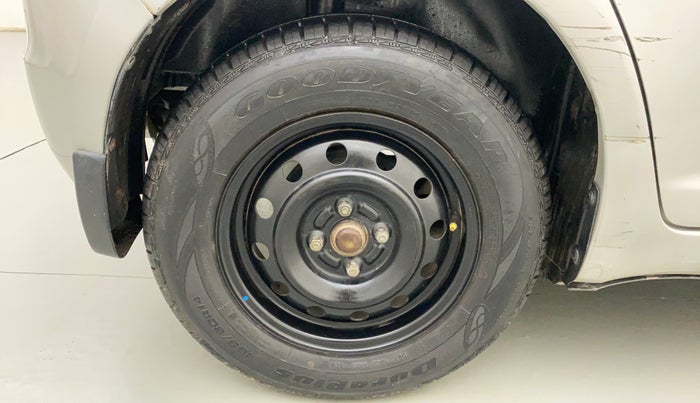 2011 Maruti Swift VXI, Petrol, Manual, 47,946 km, Right Rear Wheel