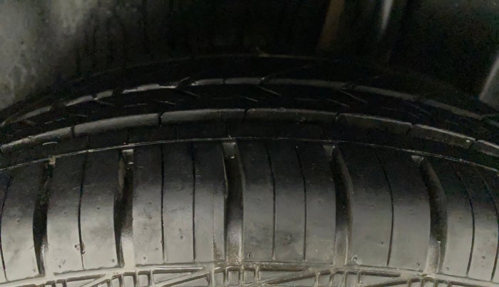 2011 Maruti Swift VXI, Petrol, Manual, 47,946 km, Left Rear Tyre Tread