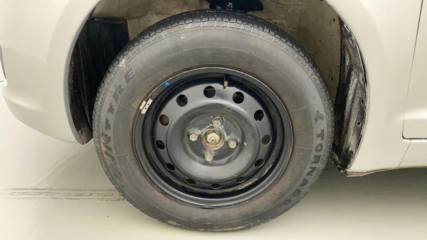 2011 Maruti Swift VXI, Petrol, Manual, 47,946 km, Left Front Wheel