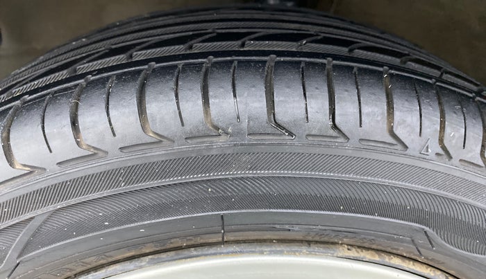 2016 Maruti Wagon R 1.0 VXI, Petrol, Manual, 82,066 km, Left Front Tyre Tread