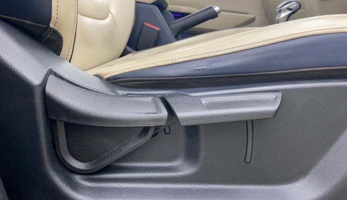 2022 KIA CARENS LUXURY PLUS 1.5 DIESEL AT 6 STR, Diesel, Automatic, 72,078 km, Driver Side Adjustment Panel