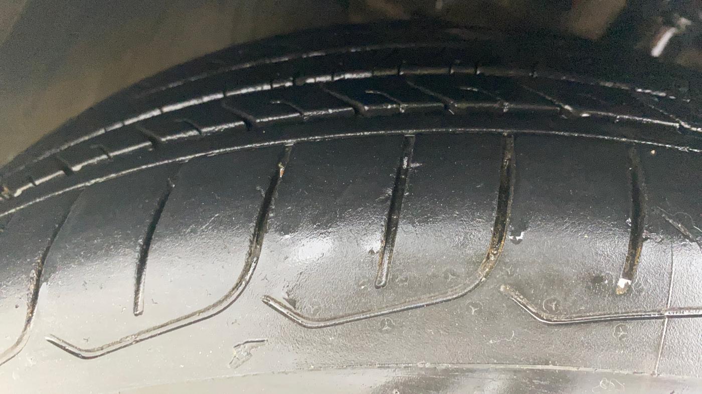 2022 KIA CARENS LUXURY PLUS 1.5 DIESEL AT 6 STR, Diesel, Automatic, 74,209 km, Left Front Tyre Tread