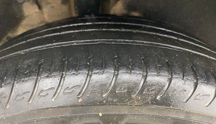 2022 KIA CARENS LUXURY PLUS 1.5 DIESEL AT 6 STR, Diesel, Automatic, 72,078 km, Right Rear Tyre Tread