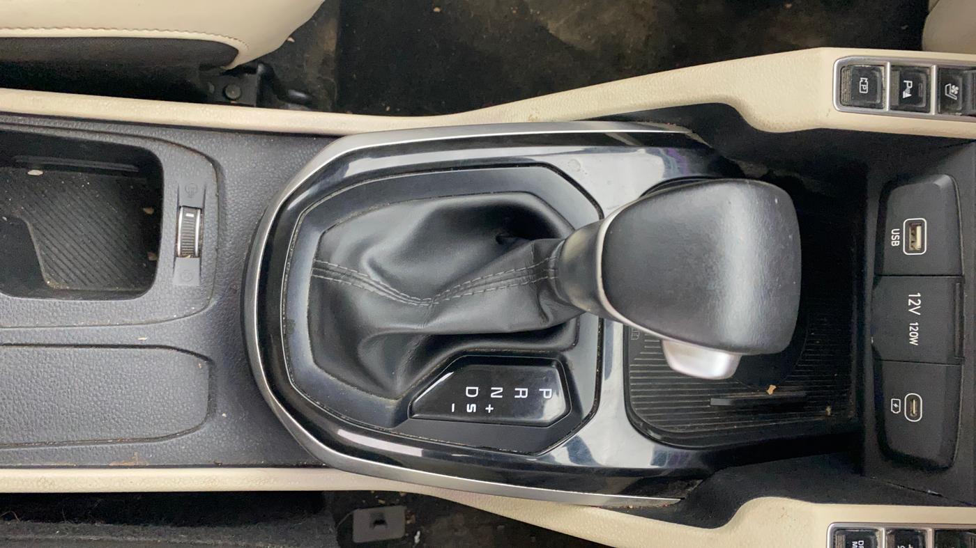 2022 KIA CARENS LUXURY PLUS 1.5 DIESEL AT 6 STR, Diesel, Automatic, 74,209 km, Gear Lever