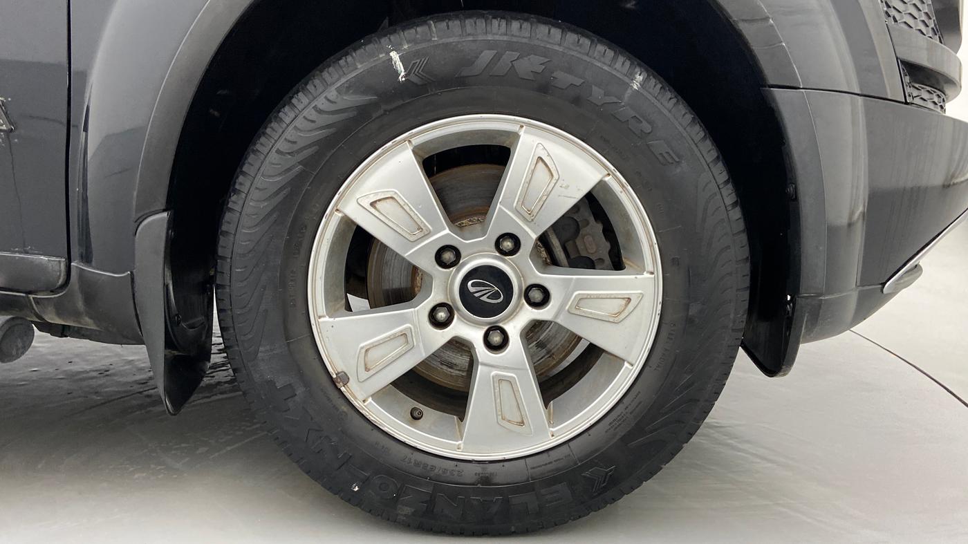 2013 Mahindra XUV500 W8 FWD, Diesel, Manual, 72,418 km, Right Front Wheel