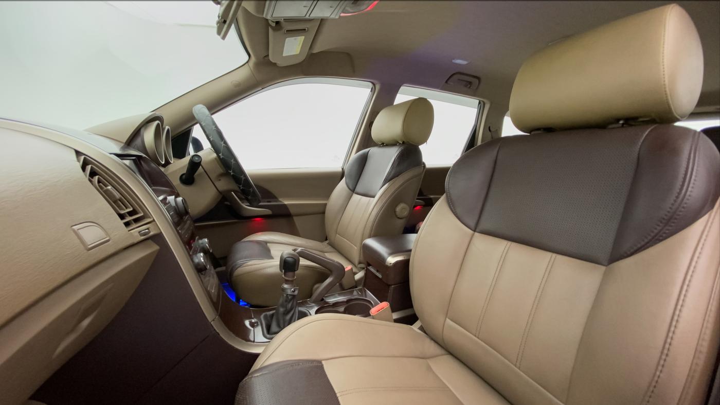 2013 Mahindra XUV500 W8 FWD, Diesel, Manual, 72,418 km, Right Side Front Door Cabin