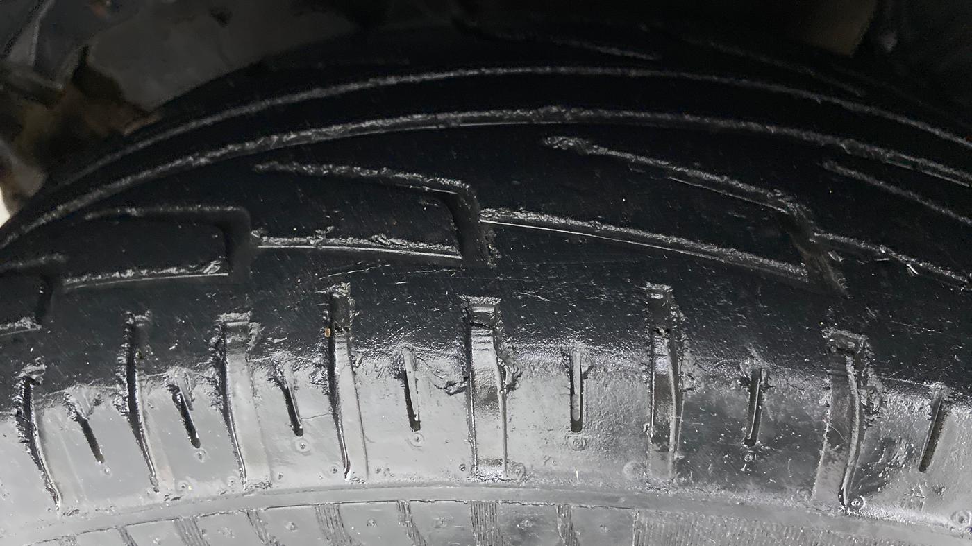 2013 Mahindra XUV500 W8 FWD, Diesel, Manual, 72,418 km, Left Front Tyre Tread