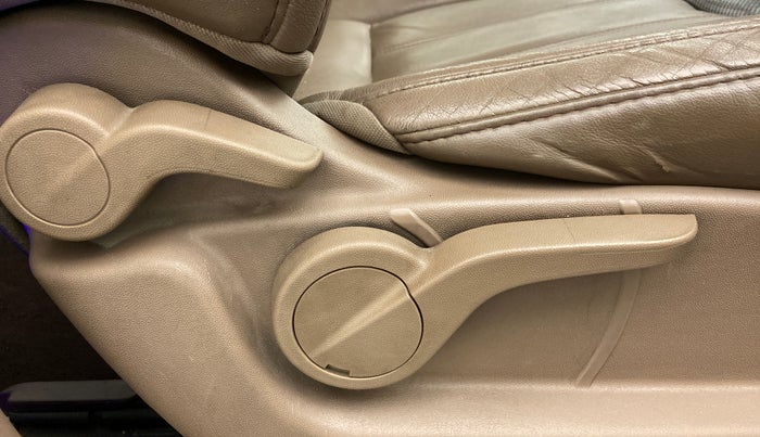 2013 Mahindra XUV500 W8 FWD, Diesel, Manual, 72,418 km, Driver Side Adjustment Panel