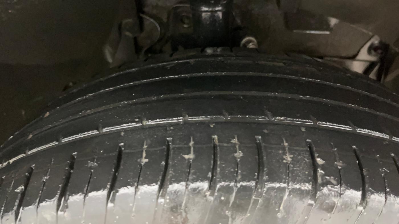 2021 Renault Duster RXZ 1.5 PETROL MT, Petrol, Manual, 38,842 km, Right Front Tyre Tread