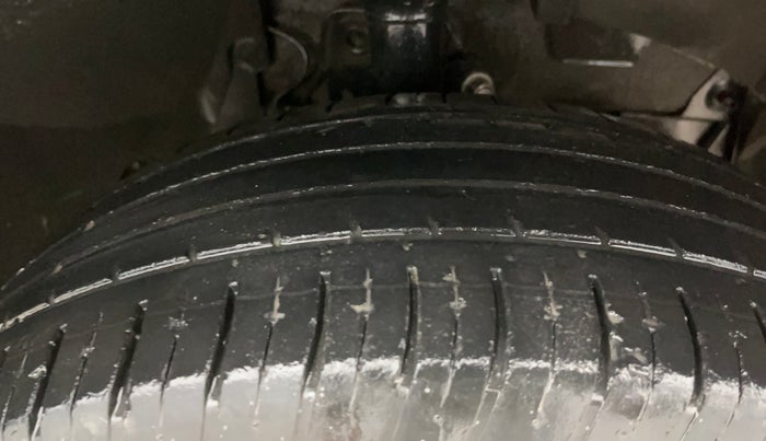 2021 Renault Duster RXZ 1.5 PETROL MT, Petrol, Manual, 38,800 km, Right Front Tyre Tread