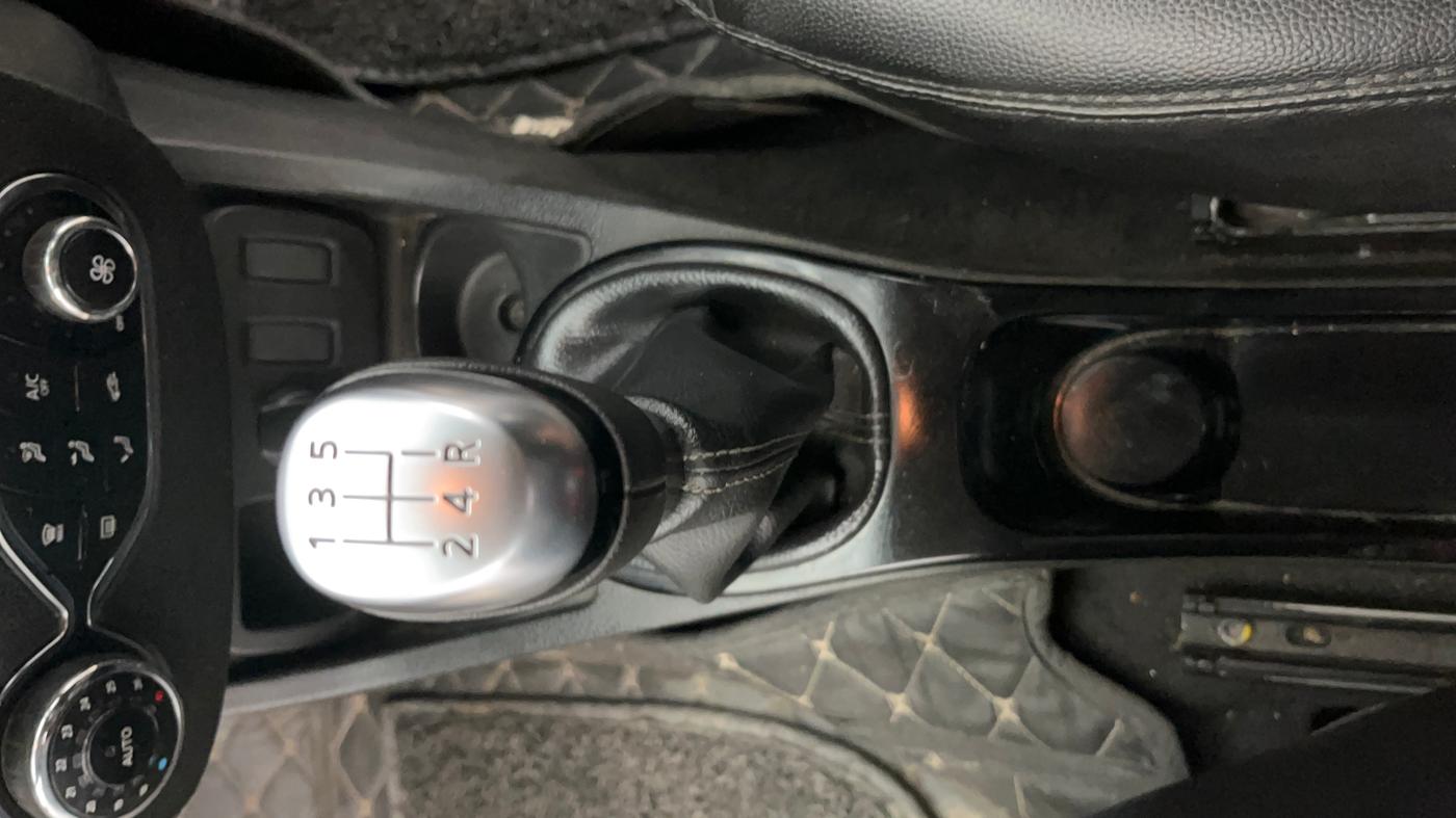 2021 Renault Duster RXZ 1.5 PETROL MT, Petrol, Manual, 38,842 km, Gear Lever
