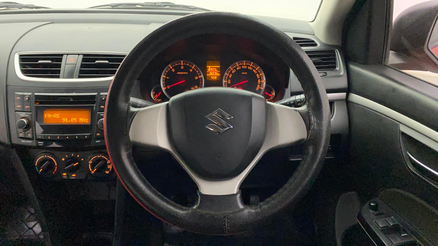 2015 Maruti Swift VDI ABS, Diesel, Manual, 57,045 km, Steering Wheel Close Up