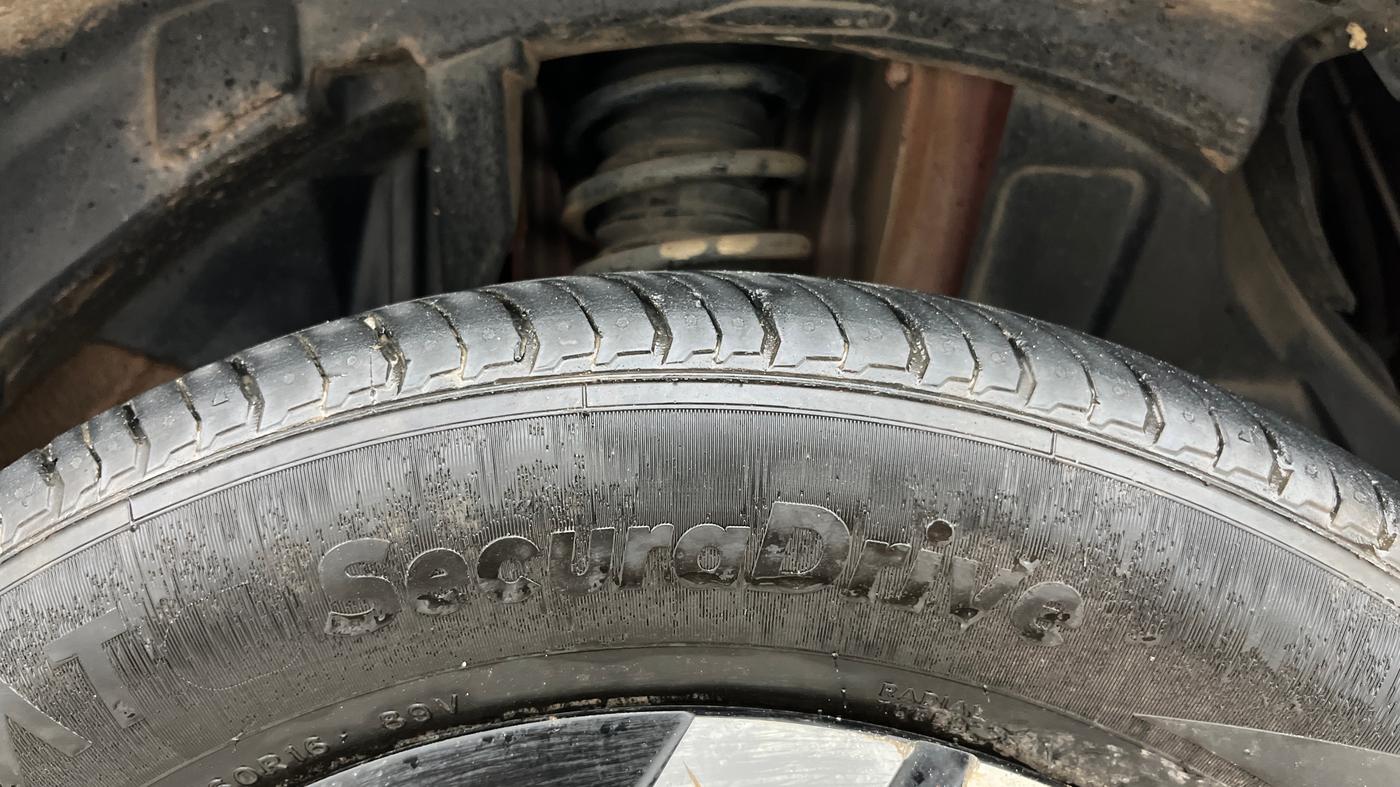 2021 Renault Kiger RXZ TURBO CVT DUAL TONE, Petrol, Automatic, 53,391 km, Right Front Tyre Tread