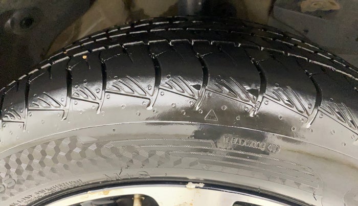 2021 MG HECTOR SHARP 1.5 PETROL CVT, Petrol, Automatic, 63,586 km, Right Front Tyre Tread