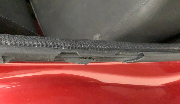 2019 Renault Kwid RXT 1.0 (O), Petrol, Manual, 75,494 km, Right rear door - Beading has minor damage