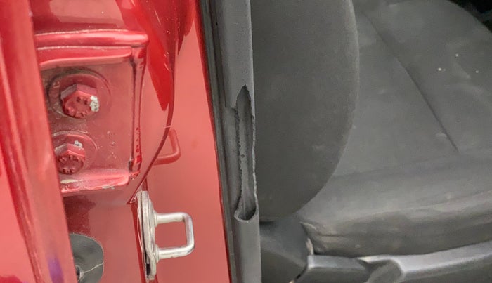 2019 Renault Kwid RXT 1.0 (O), Petrol, Manual, 75,494 km, Driver-side door - Beading has minor damage