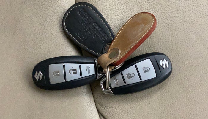 2017 Maruti Ciaz ZXI+, Petrol, Manual, 62,064 km, Key Close Up