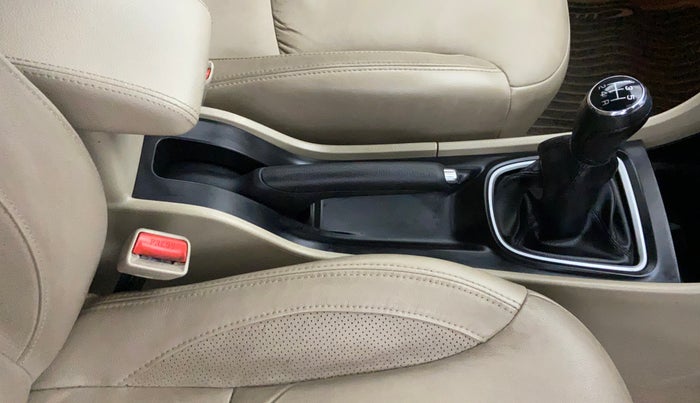 2017 Maruti Ciaz ZXI+, Petrol, Manual, 62,064 km, Gear Lever