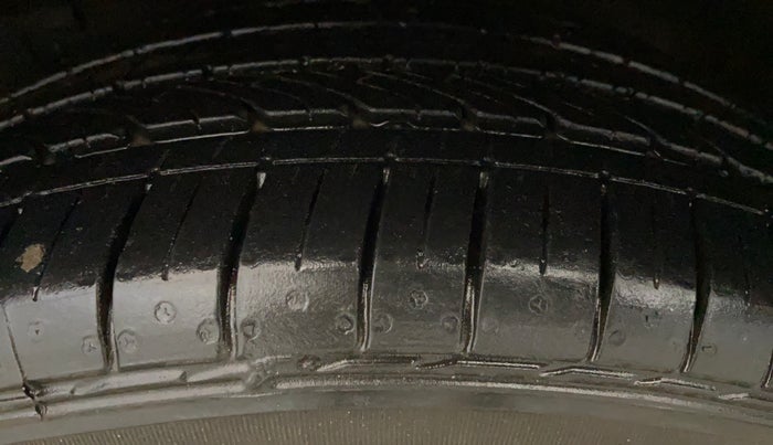 2017 Maruti Ciaz ZXI+, Petrol, Manual, 62,064 km, Left Front Tyre Tread