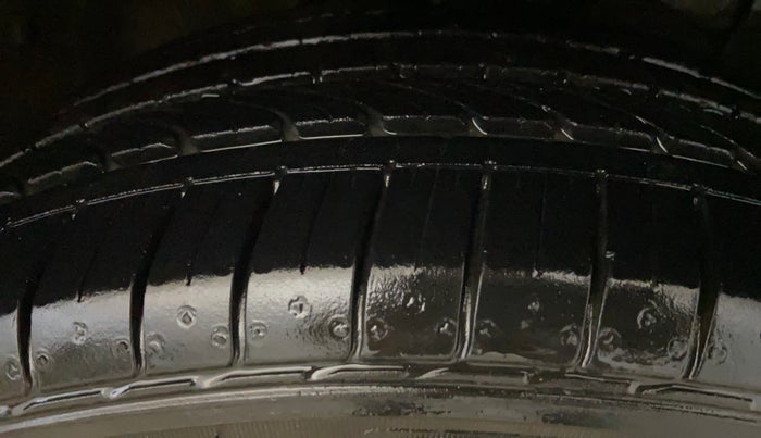 2017 Maruti Ciaz ZXI+, Petrol, Manual, 62,064 km, Right Front Tyre Tread