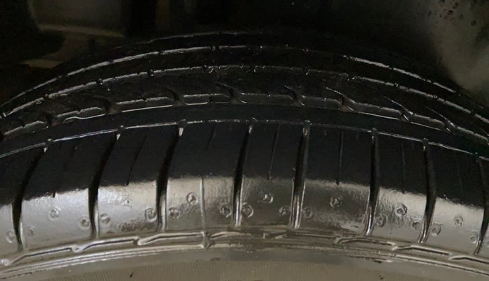 2017 Maruti Ciaz ZXI+, Petrol, Manual, 62,064 km, Right Rear Tyre Tread