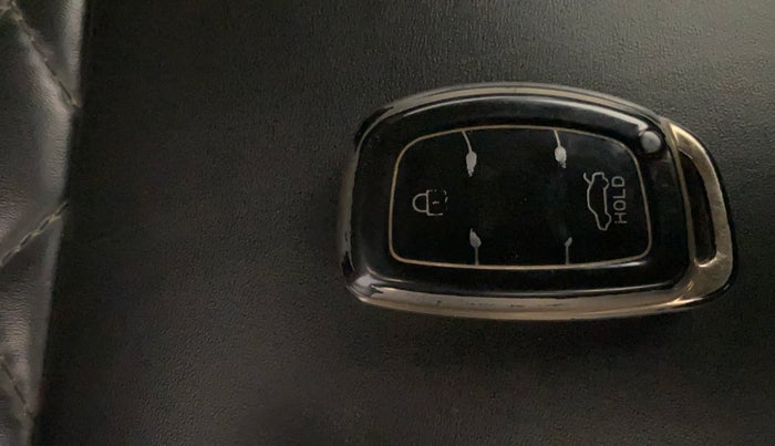 2018 Hyundai Creta SX 1.6 DIESEL, Diesel, Manual, 1,18,687 km, Key Close Up