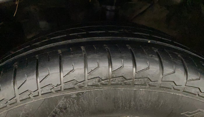 2018 Hyundai Creta SX 1.6 DIESEL, Diesel, Manual, 1,18,687 km, Left Front Tyre Tread