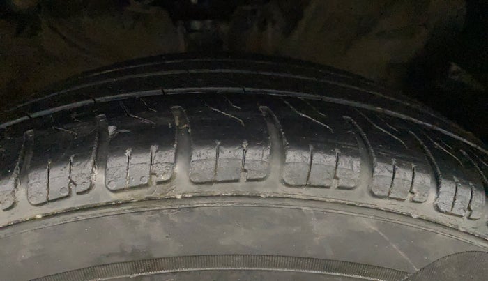 2018 Hyundai Creta SX 1.6 DIESEL, Diesel, Manual, 1,18,687 km, Right Front Tyre Tread