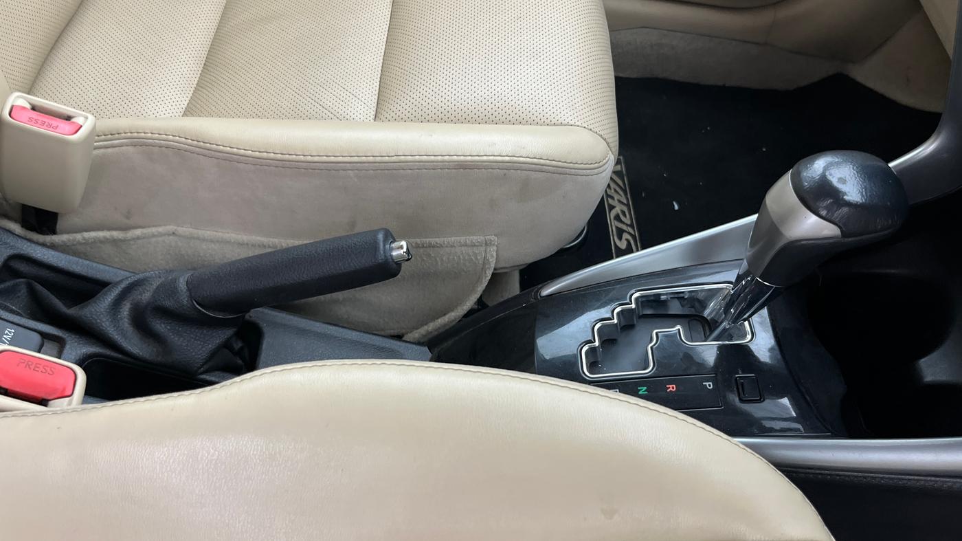 2018 Toyota YARIS VX CVT, Petrol, Automatic, 1,19,403 km, Gear Lever