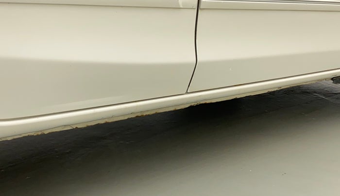 2012 Toyota Etios G, Petrol, Manual, 75,209 km, Right running board - Minor scratches