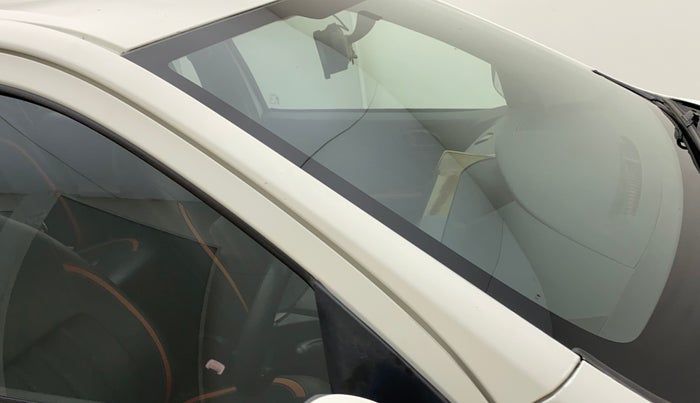 2012 Toyota Etios G, Petrol, Manual, 75,209 km, Right A pillar - Paint is slightly faded