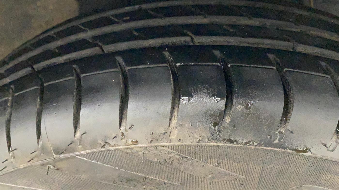 2012 Toyota Etios G, Petrol, Manual, 75,209 km, Right Front Tyre Tread