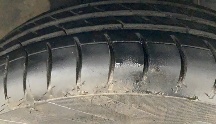 2012 Toyota Etios G, Petrol, Manual, 75,209 km, Right Front Tyre Tread