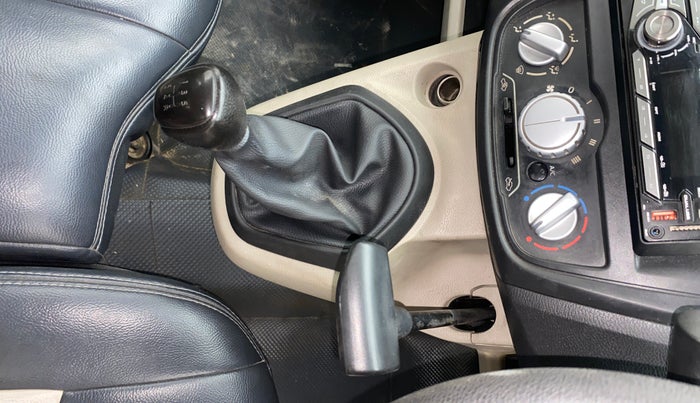 2016 Datsun Go T (O), Petrol, Manual, 43,007 km, Gear Lever