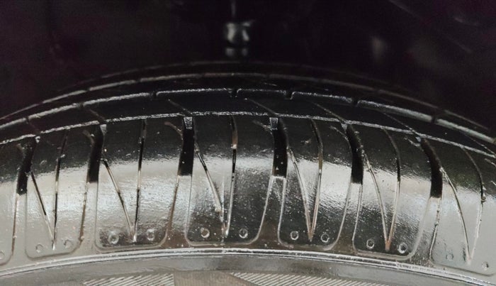 2022 KIA SONET HTX 1.5, Diesel, Manual, 21,012 km, Right Front Tyre Tread