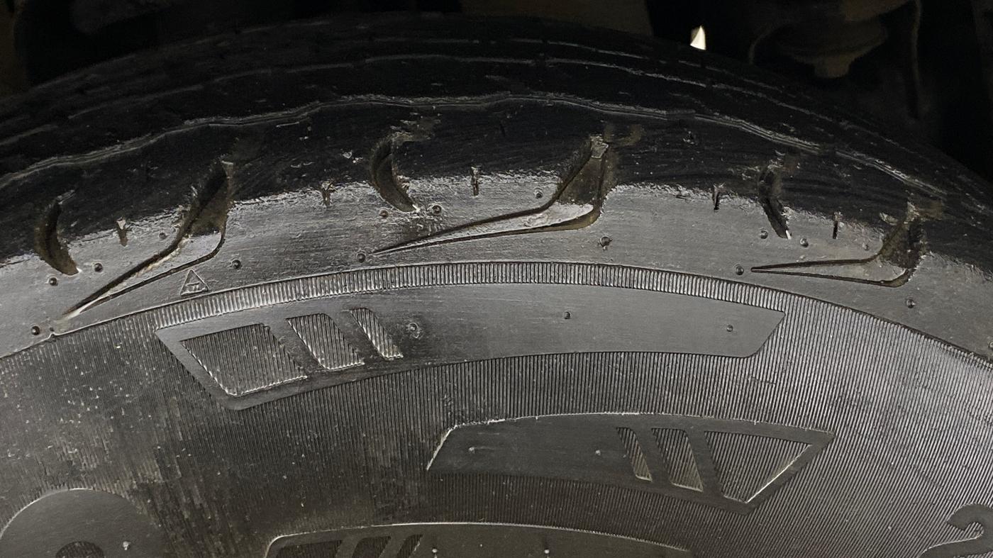 2017 Mahindra TUV300 T10, Diesel, Manual, 68,582 km, Right Front Tyre Tread