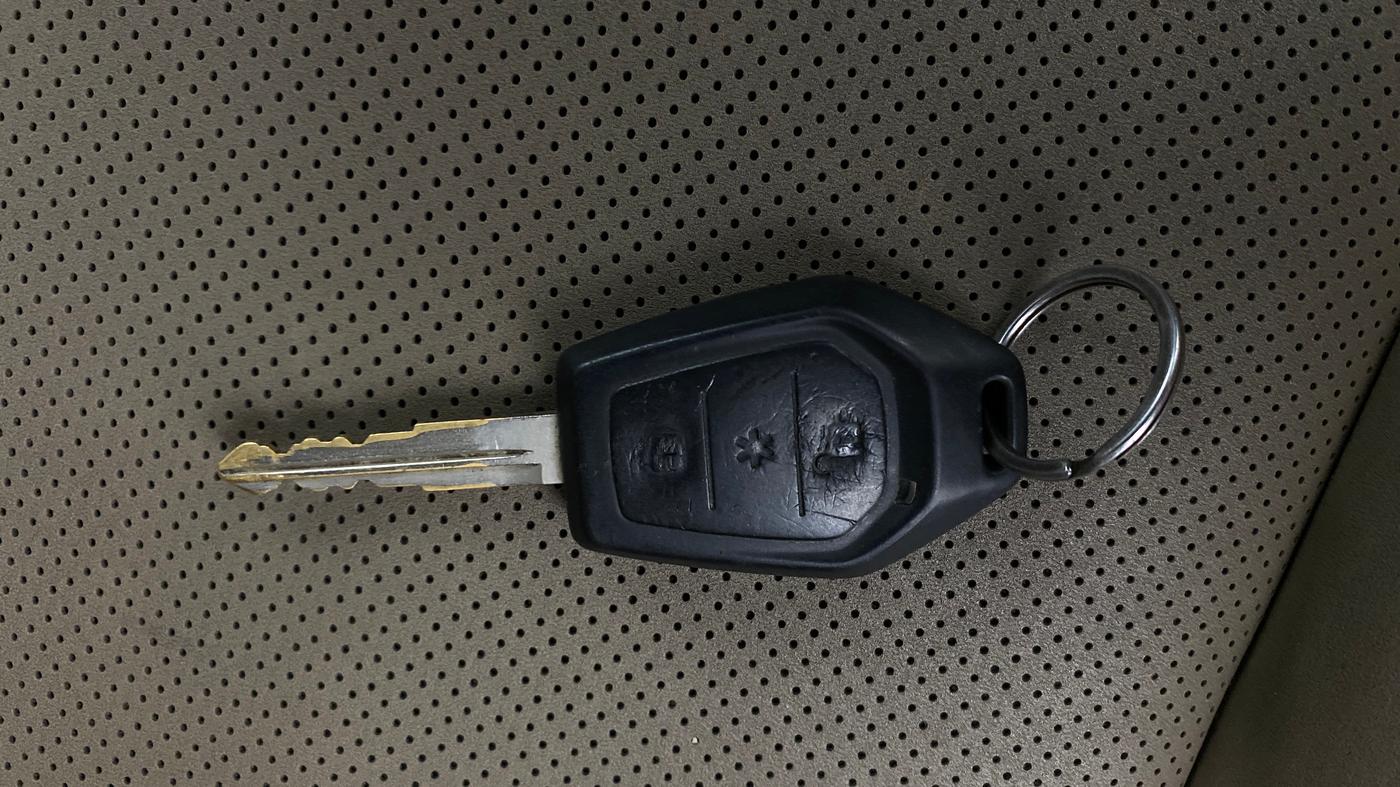 2017 Mahindra TUV300 T10, Diesel, Manual, 68,582 km, Key Close Up