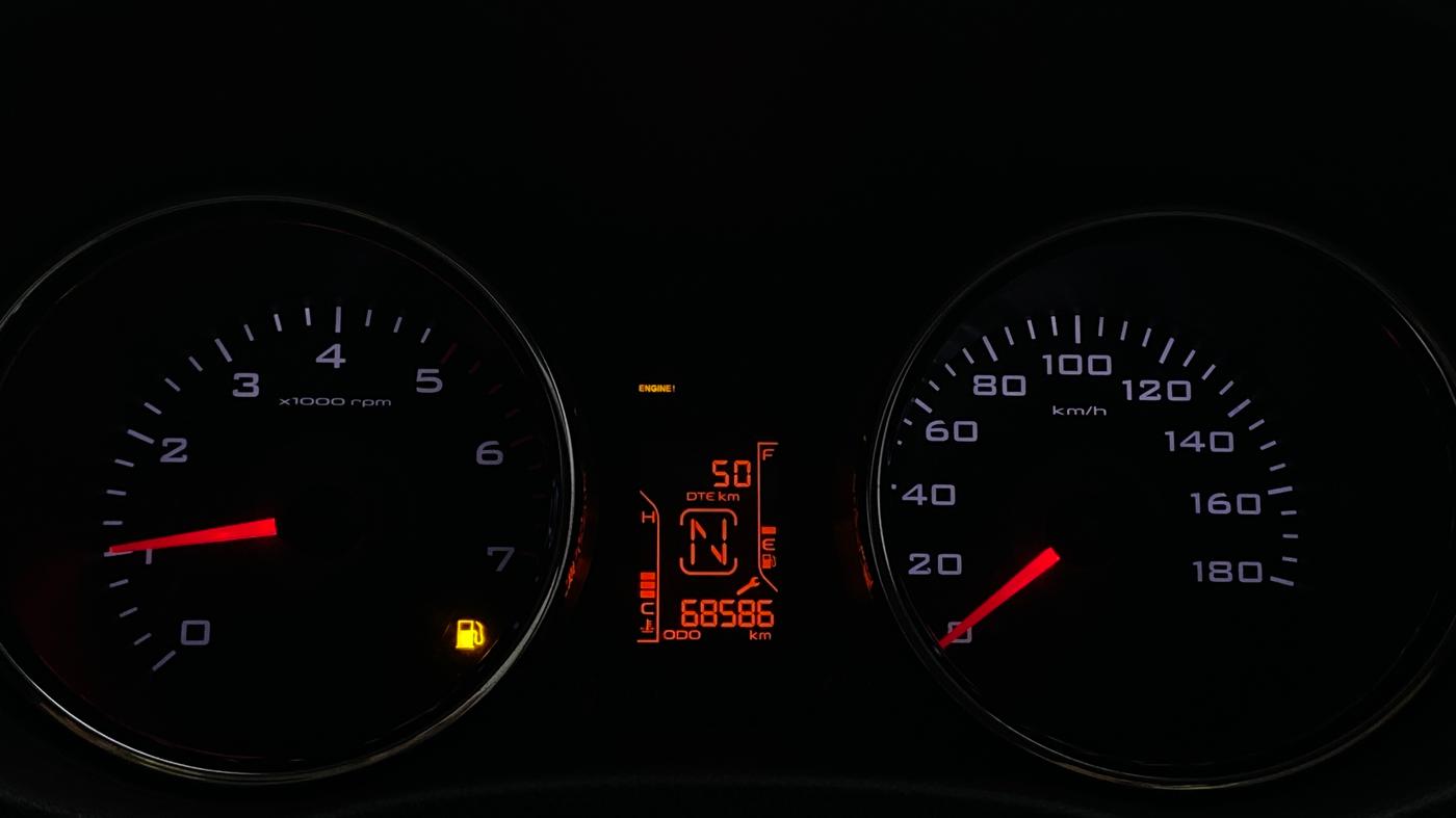 2017 Mahindra TUV300 T10, Diesel, Manual, 68,582 km, Odometer Image