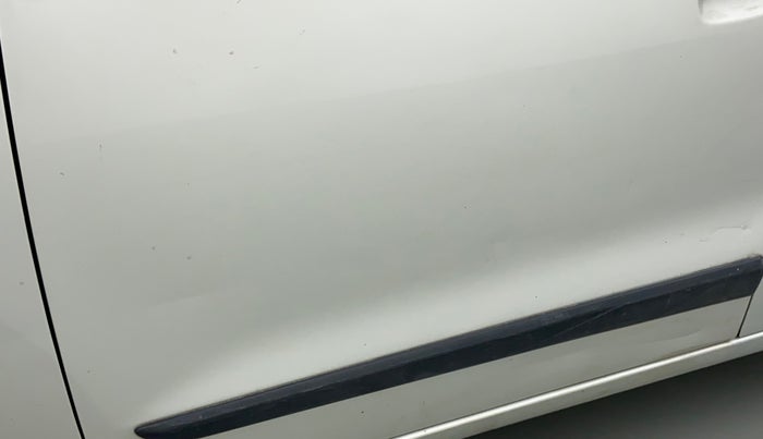 2017 Maruti Wagon R 1.0 VXI, Petrol, Manual, 52,113 km, Front passenger door - Slightly dented