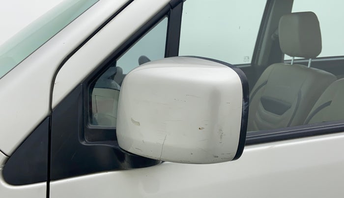 2017 Maruti Wagon R 1.0 VXI, Petrol, Manual, 52,113 km, Left rear-view mirror - Cover has minor damage