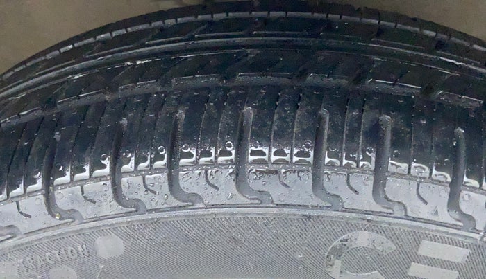 2017 Maruti Wagon R 1.0 VXI, Petrol, Manual, 52,113 km, Right Front Tyre Tread