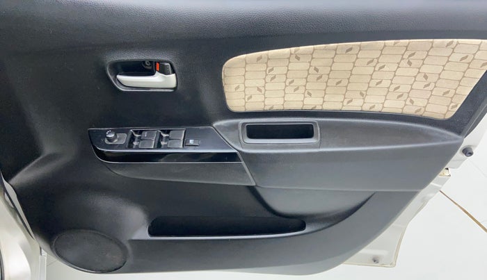2017 Maruti Wagon R 1.0 VXI, Petrol, Manual, 52,113 km, Driver Side Door Panels Control